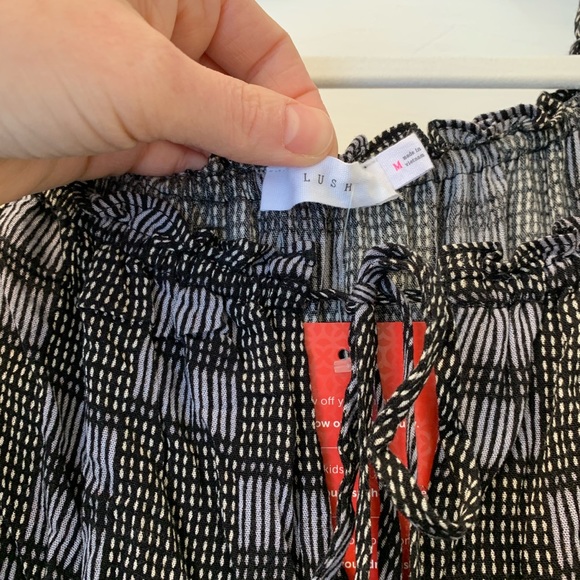 Lush Off The Shoulder Tie Front Romper Medium - Picture 7 of 13